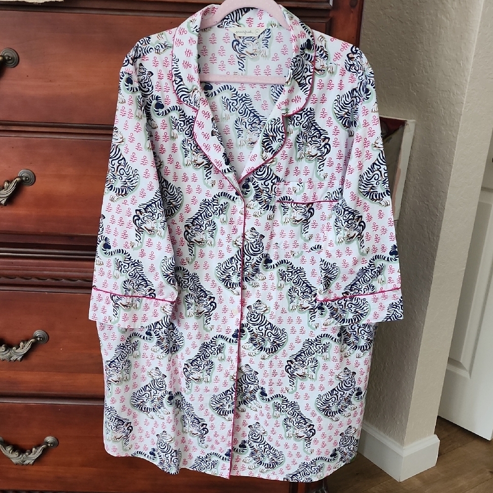 Printfresh White and Pink Pajama Top/night gown with Tiger Print